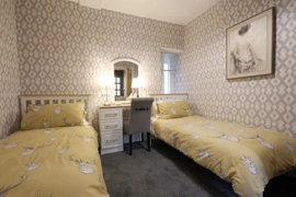 Twin bedroom - Arrandale self catering apartment Inverness